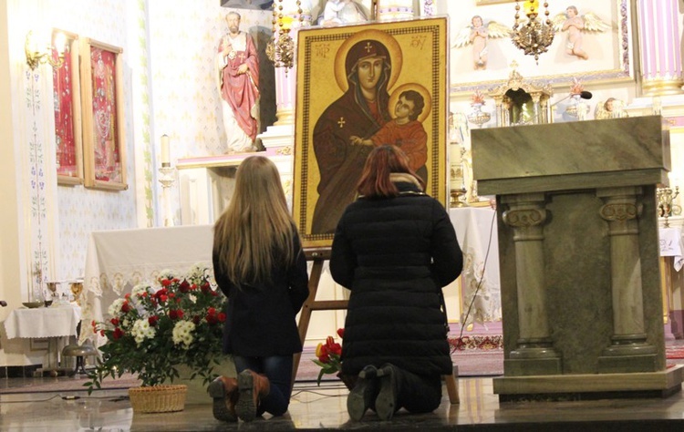 Krzyż ŚDM i ikona Matki Bożej w Rajczy