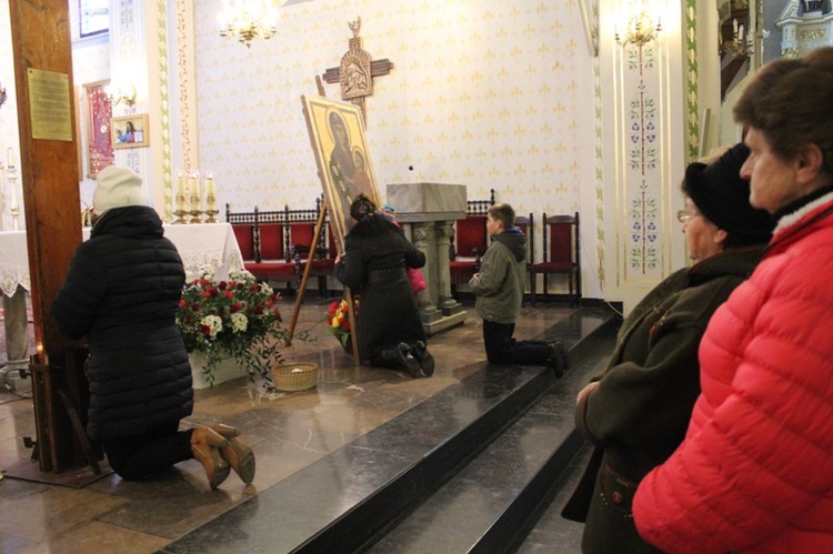 Krzyż ŚDM i ikona Matki Bożej w Rajczy