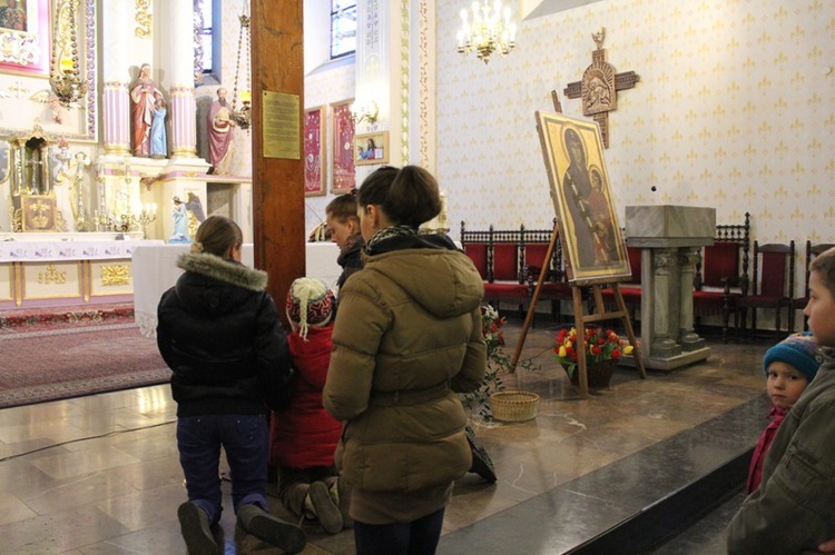 Krzyż ŚDM i ikona Matki Bożej w Rajczy