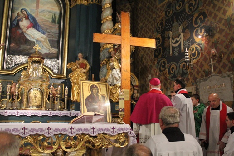 Krzyż ŚDM i ikona Matki Bożej w Żywcu