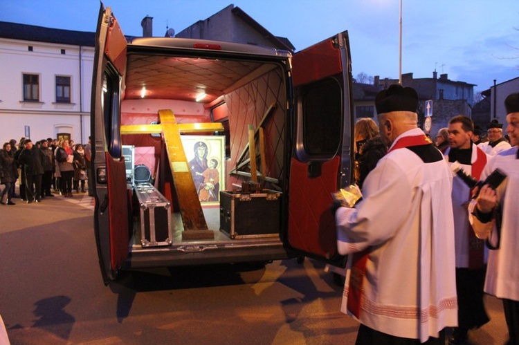 Krzyż ŚDM i ikona Matki Bożej w Żywcu