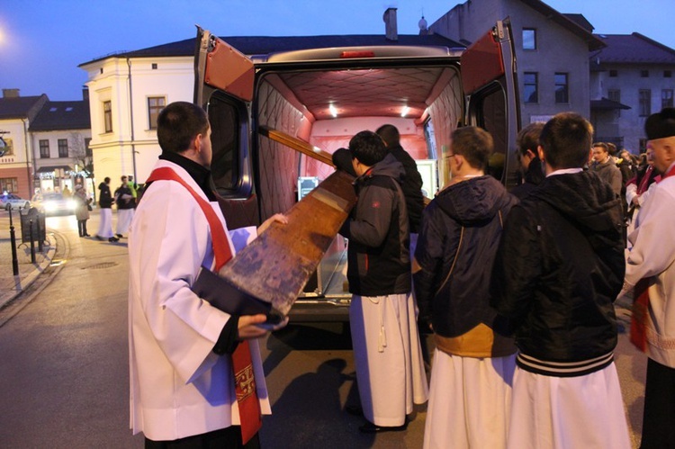 Krzyż ŚDM i ikona Matki Bożej w Żywcu