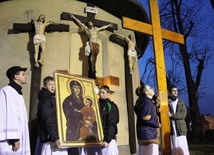 W Żywcu peregrynacja znaków ŚDM rozpoczęła się przy kościele Świętego Krzyża, skąd wyruszyła Droga Krzyżowa do konkatedry Narodzenia NMP