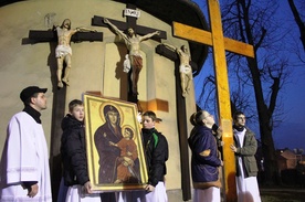W Żywcu peregrynacja znaków ŚDM rozpoczęła się przy kościele Świętego Krzyża, skąd wyruszyła Droga Krzyżowa do konkatedry Narodzenia NMP