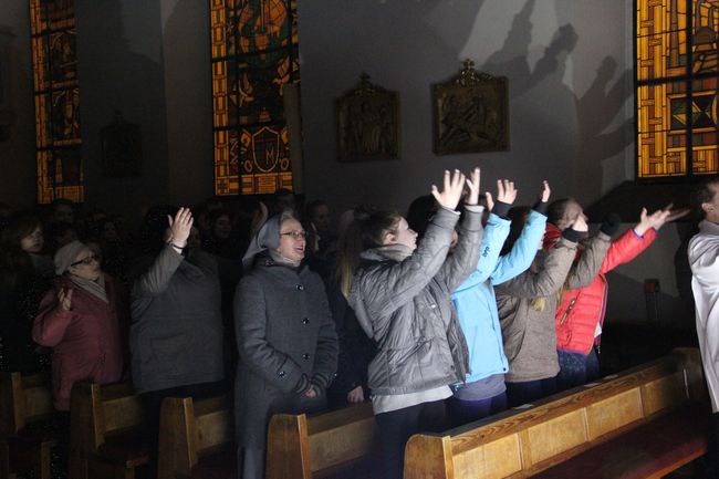 Wielkopostne czuwanie młodzieży