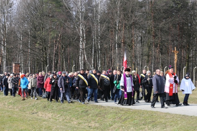 Droga Krzyżowa o trzeźwość narodu w KL Auschwitz-Birkenau