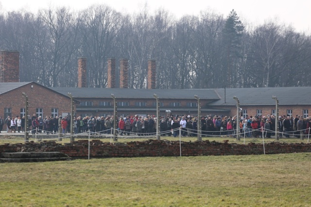 Droga Krzyżowa o trzeźwość narodu w KL Auschwitz-Birkenau