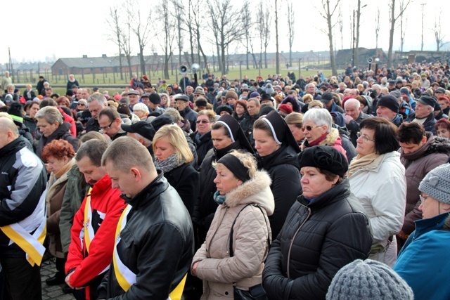 Droga Krzyżowa o trzeźwość narodu w KL Auschwitz-Birkenau