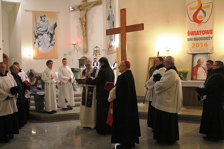 Krzyż i ikona Matki Bożej w Szczyrku