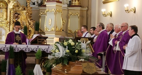 Ostatnie pożegnanie śp. Moniki Honkisz w kościele Opatrzności Bożej w Białej