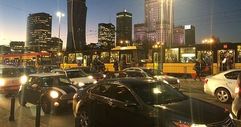 Stoisz w korku? Tracisz pensję