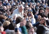 7 marca 2015 r. w 60. rocznicę powstania Komunii i Wyzwolenia ponad 80 tys. członków Ruchu spotkało się na specjalnej audiencji z papieżem Franciszkiem. Było to największe zgromadzenie jednego ruchu kościelnego od dekad. „Lektura książek ks. Giussaniego wpłynęła mocno na moje życie” – mówił papież. 