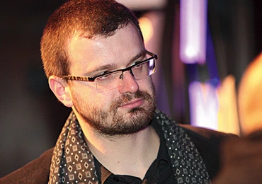 Przemysław Dakowicz w tomie „Łączka” przypomina o potrzebie znalezienia swojej tożsamości narodowej