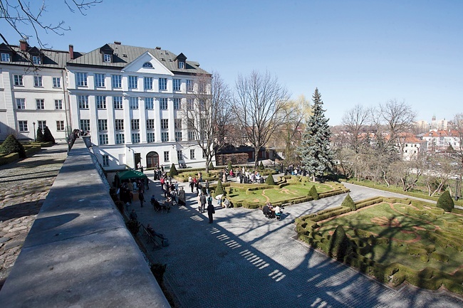 Rozbudowa skrzydła biblioteki ma ochronić także budynki przed skutkami osuwania się Skarpy Warszawskiej