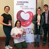  Barbara Liberska (druga z lewej) i Karol Walas z Fundacji Dom Nadziei  razem z wolontariuszkami: Anną Kurzątkowską i Katarzyną Tyczką