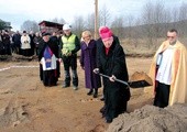 Abp Sławoj Leszek Głódź rozpoczyna budowę kościoła św. Karola Boromeusza w Wejherowie