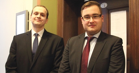 Mateusz (po lewej)  i Krzysztof walczą  w sądzie o uniewinnienie 