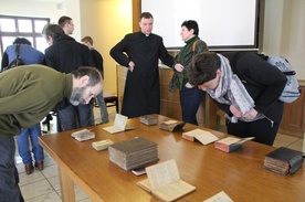 Stare i bardzo stare modlitewniki mogli obejrzeć uczestnicy kolejnego spotkania muzealnego w Bielsku-Białej