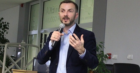 "Ta opowieść dotyczy wszechświata" - mówił Tomasz Rożek o "Kosmosie" - swojej najnowszej książce 