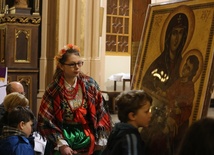 Adoracja krzyża ŚDM i ikony MB Salus Populi Romani w wilamowickim sanktuarium św. Józefa Bilczewskiego