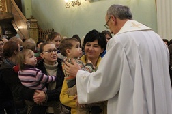 Mamy małych dzieci boją się chodzić na Mszę św. żeby maluchy nie przeszkadzały innym. Na tych rekolekcjach nie musiały się  martwić