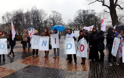 Wolontariusze zachęcali do wzięcia udziału w ŚDM nie tylko młodych wiekiem ale także młodych duchem. 