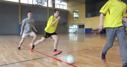 (Nie)pobożna kopanina