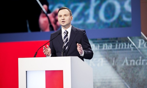 Duda goni Komorowskiego