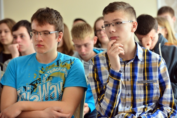 Gimnazjaliści - konferencja i Msza św.