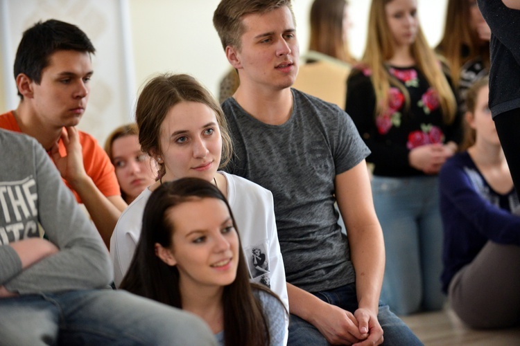 Gimnazjaliści - konferencja i Msza św.