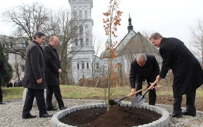 "Dąb pamięci" ma przypominać niezłomną postawę polskich rolników