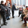Obrońcy życia modlili się przed salą rozpraw Sądu Okręgowego w Rzeszowie. Sprawa toczyła się z wyłączeniem jawności i ani dziennikarze, ani publiczność nie zostali wpuszczeni do sali