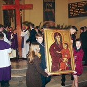 Pożegnanie znaków ŚDM w kościele św. Barbary w Czechowicach-Dziedzicach 
