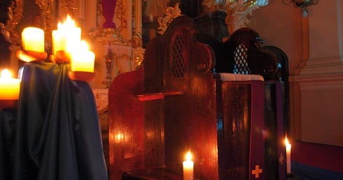 Przyjdź do spowiedzi pod osłoną nocy