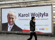 Wojtyła na wyborczych plakatach?