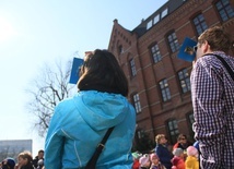 Opolanie oglądają zaćmienie Słońca