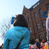 Opolanie oglądają zaćmienie Słońca