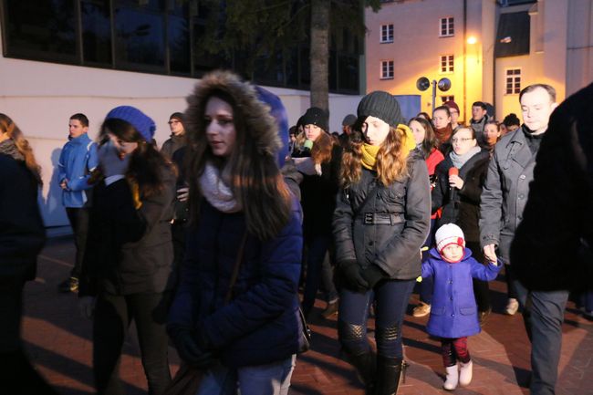 Studenci za krzyżem