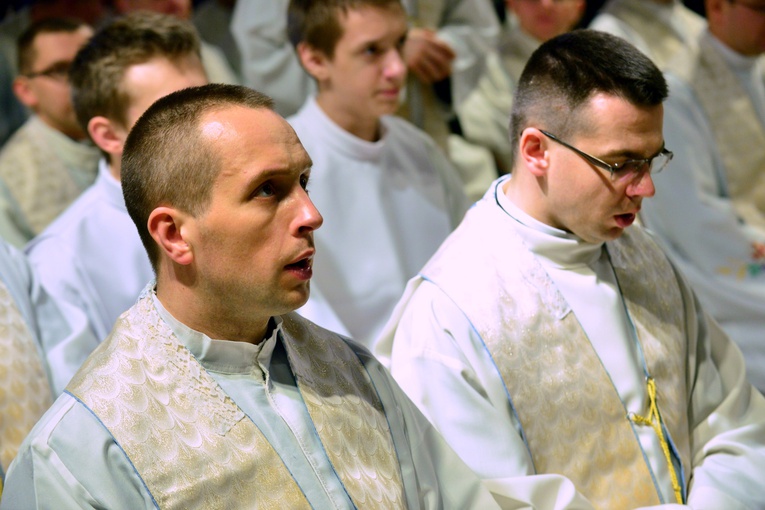 Maturzyści - Msza św. w kaplicy