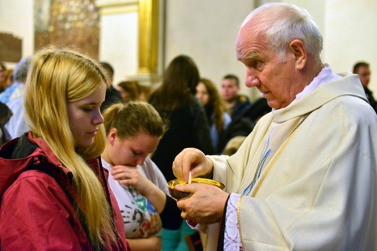 Maturzyści - Msza św. w kaplicy