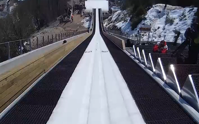 Skok 237,5 m; kamera na kasku