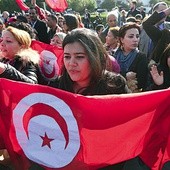 Po zamachu na turystów w Muzeum Bardo mieszkańcy Tunisu na ulicach stolicy protestowali przeciwko przemocy i terrorystom