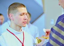 Wiktor Tur ze Strzegomia,  jeden z najmłodszych szafarzy w diecezji