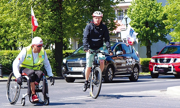 Z Koszelówki przez Watykan do Wadowic: Janusz Radgowski po raz kolejny wyruszy w trasę ze św. Janem Pawłem II