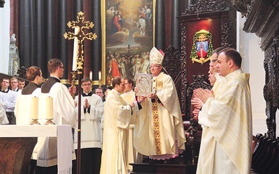 Powyżej: Uroczystej Eucharystii przewodniczył metropolita