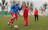 Trening piłkarzy Śląska Wrocław z niewidomą kadrą Polski