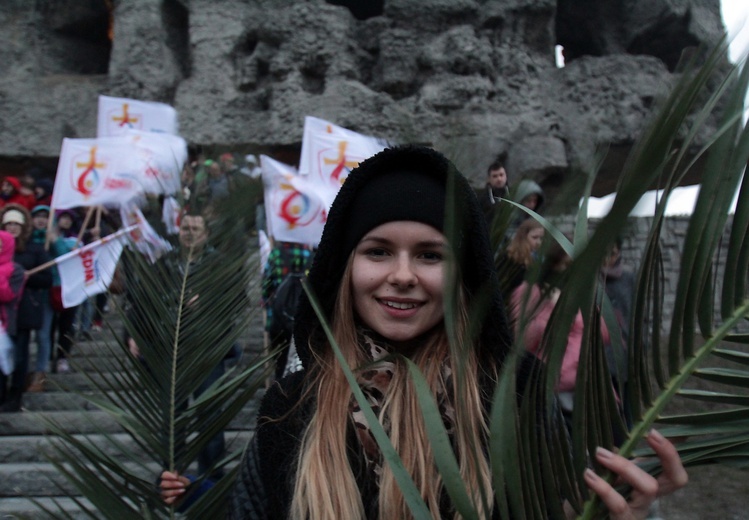 Droga Krzyżowa na Majdanku