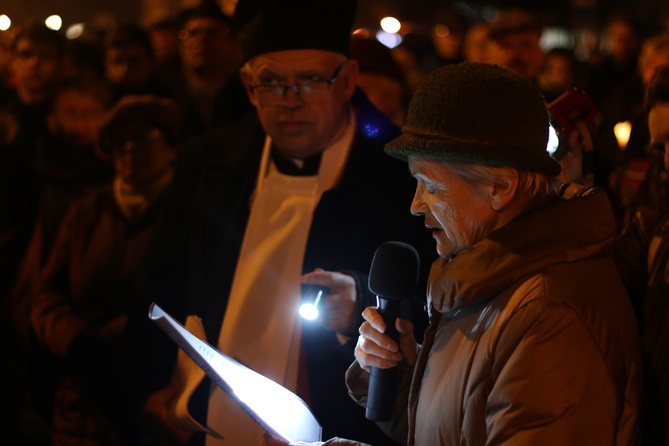 Mieszkańcy Katowic przeszli Drogą Krzyżową