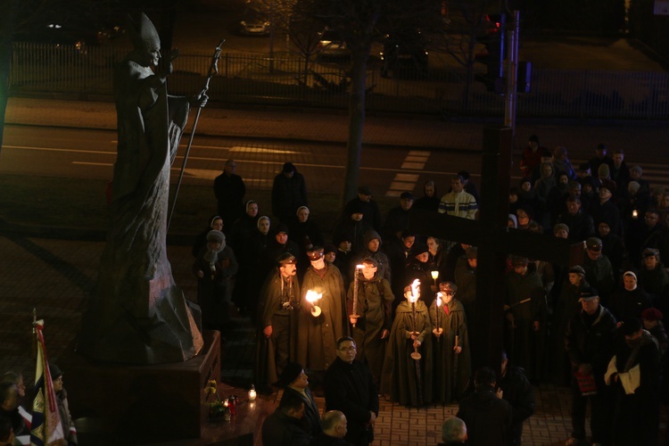 Mieszkańcy Katowic przeszli Drogą Krzyżową