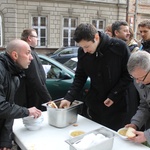 Niedziela Palmowa - Msza św. i świętowanie przed katedrą